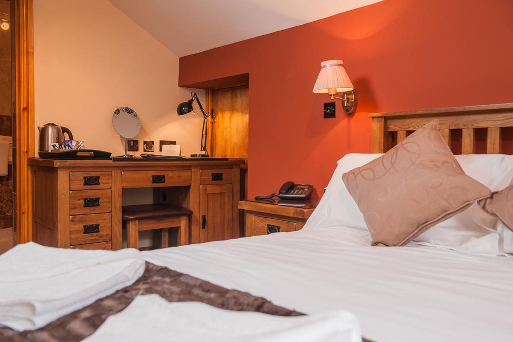 The Little Crown Inn Pontypool Room photo